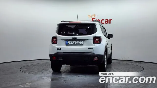 Jeep Renegade 2015 — фото 4