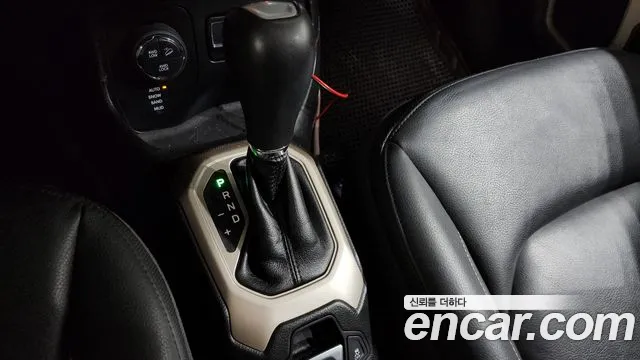 Jeep Renegade 2015 — фото 9