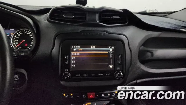 Jeep Renegade 2015 — фото 13