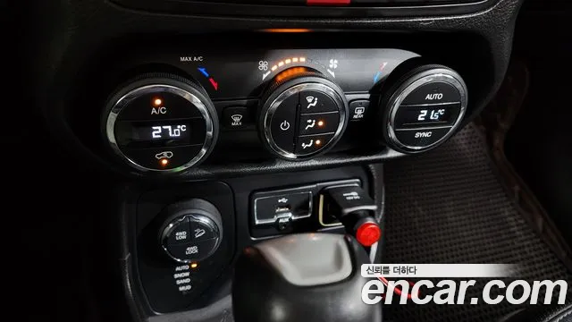 Jeep Renegade 2015 — фото 14