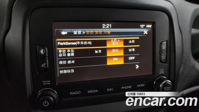 Jeep Renegade 2015 — фото 15