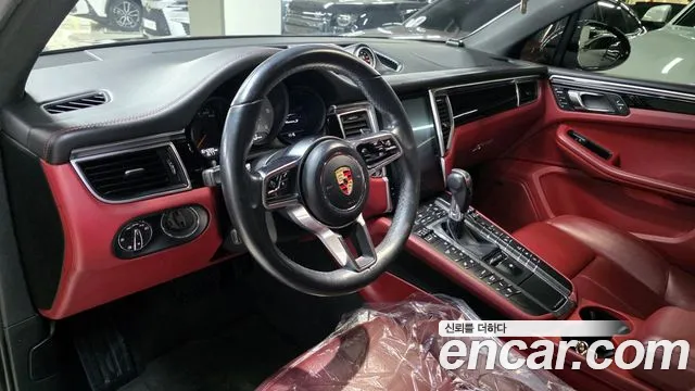 Porsche Macan 2017 — фото 13