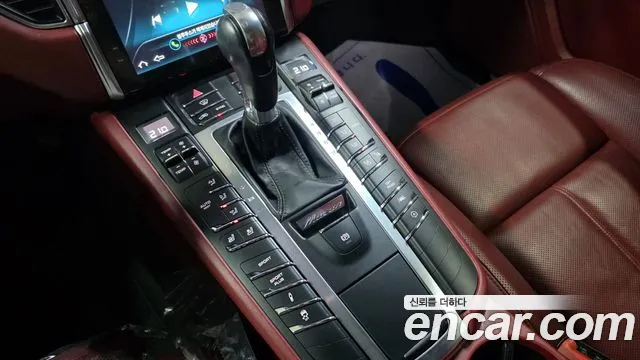 Porsche Macan 2017 — фото 15