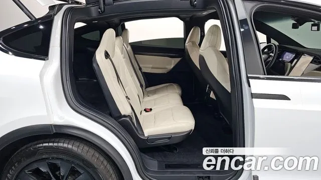 Tesla Model X 2020 — фото 17