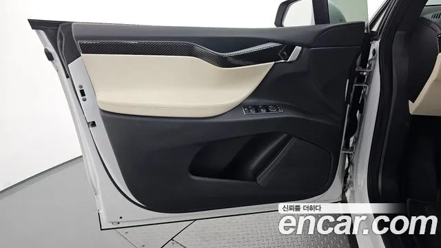Tesla Model X 2020 — фото 14