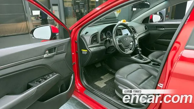 Hyundai AVANTE 2017 — фото 10
