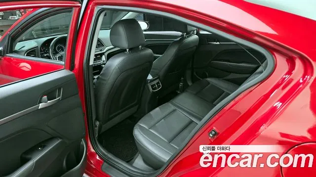 Hyundai AVANTE 2017 — фото 12