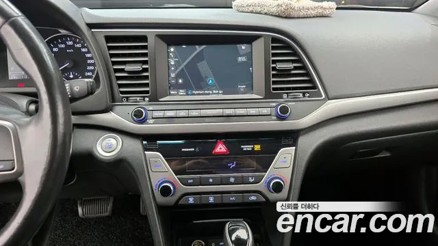 Hyundai AVANTE 2017 — фото 14