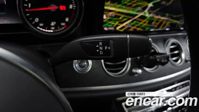 Mercedes-Benz E-Class 2020 — фото 12