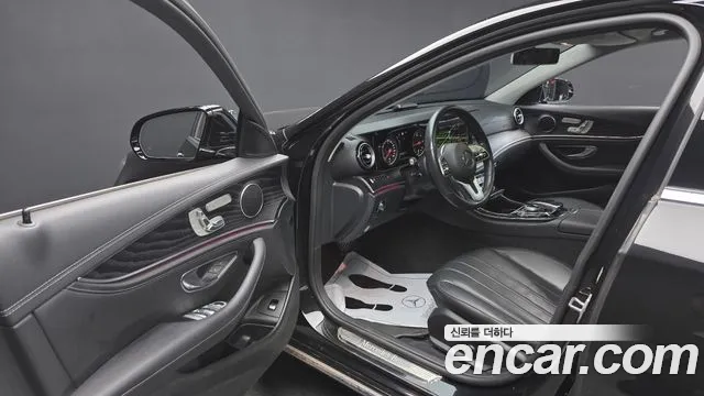 Mercedes-Benz E-Class 2020 — фото 13