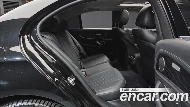 Mercedes-Benz E-Class 2020 — фото 17