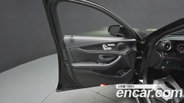 Mercedes-Benz E-Class 2020 — фото 14