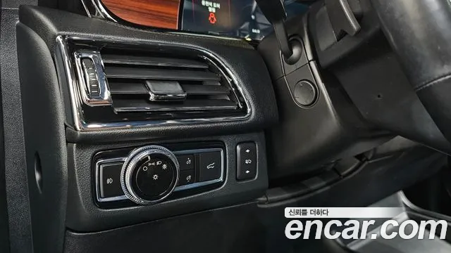 Lincoln Navigator 2021 — фото 19