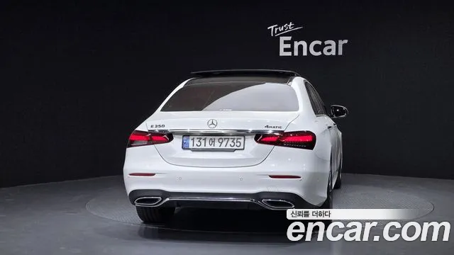 Mercedes-Benz E-Class 2022 — фото 4