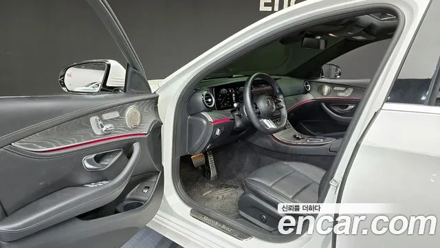 Mercedes-Benz E-Class 2022 — фото 10