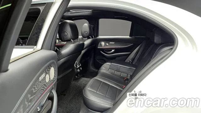Mercedes-Benz E-Class 2022 — фото 12