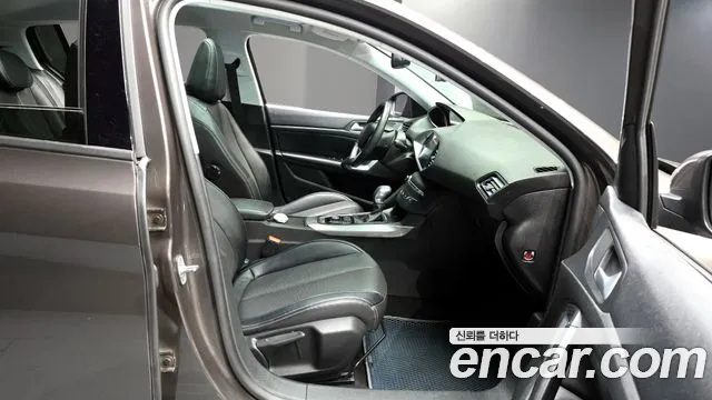 Peugeot 308 2015 — фото 11