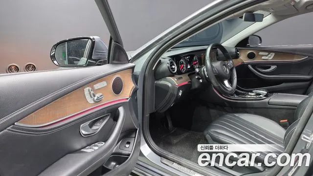 Mercedes-Benz E-Class 2018 — фото 13