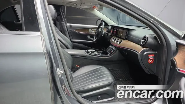 Mercedes-Benz E-Class 2018 — фото 17