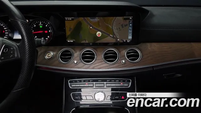 Mercedes-Benz E-Class 2018 — фото 20