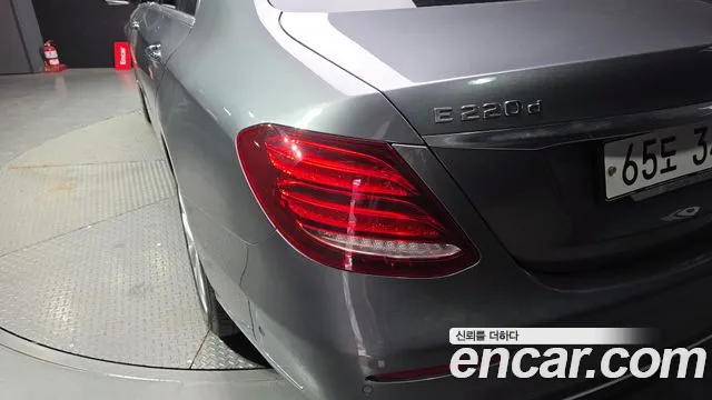 Mercedes-Benz E-Class 2018 — фото 9