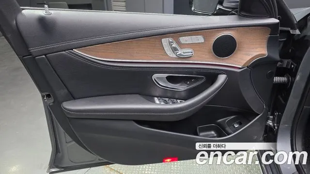 Mercedes-Benz E-Class 2018 — фото 14