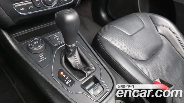 Jeep Cherokee 2019 — фото 12