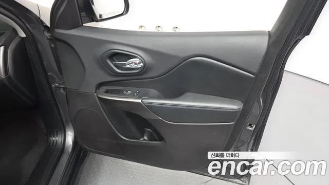 Jeep Cherokee 2019 — фото 14