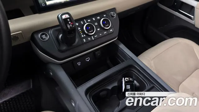 Land Rover Defender 2022 — фото 12