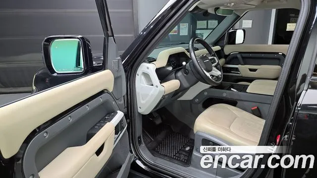 Land Rover Defender 2022 — фото 13