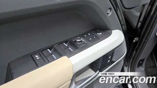 Land Rover Defender 2022 — фото 19