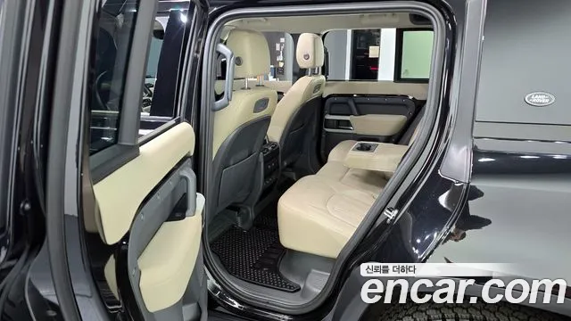 Land Rover Defender 2022 — фото 16