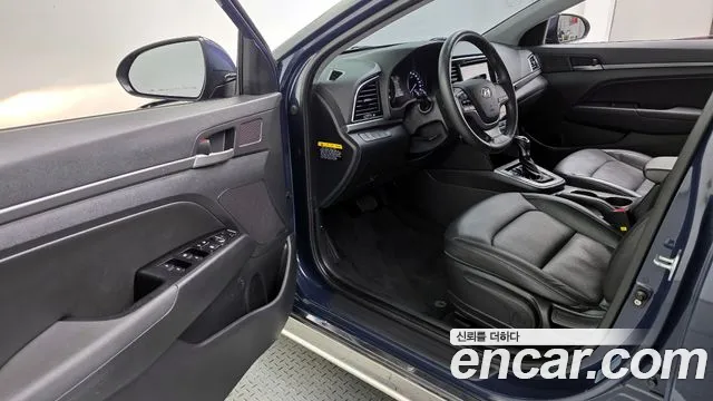 Hyundai AVANTE 2016 — фото 10
