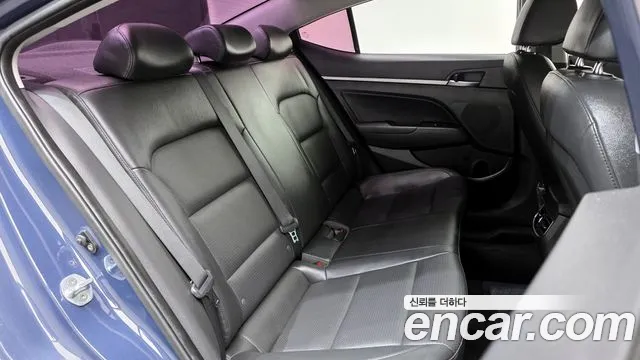 Hyundai AVANTE 2016 — фото 11