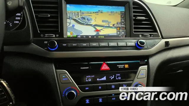 Hyundai AVANTE 2016 — фото 14