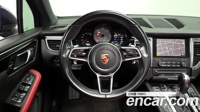 Porsche Macan 2017 — фото 12