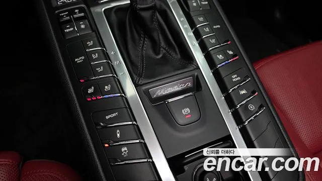 Porsche Macan 2017 — фото 19