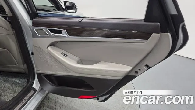 Genesis G80 2017 — фото 15