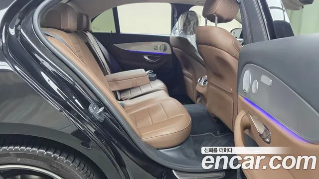 Mercedes-Benz E-Class 2020 — фото 12