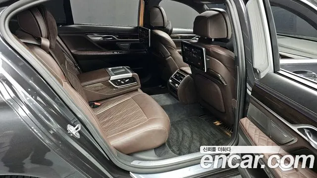 BMW 7-Series 2020 — фото 16