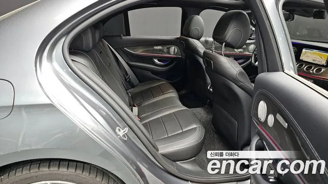 Mercedes-Benz E-Class 2019 — фото 17