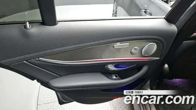 Mercedes-Benz E-Class 2019 — фото 15