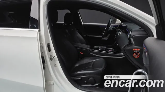 Mercedes-Benz A-Class 2022 — фото 16