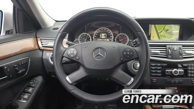 Mercedes-Benz E-Class 2012 — фото 13