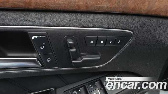 Mercedes-Benz E-Class 2012 — фото 14