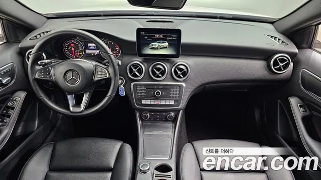 Mercedes-Benz A-Class 2017 — фото 7