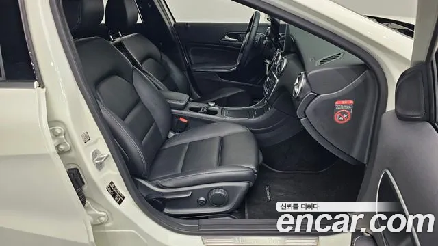 Mercedes-Benz A-Class 2017 — фото 11