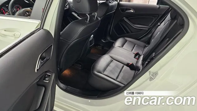 Mercedes-Benz A-Class 2017 — фото 12