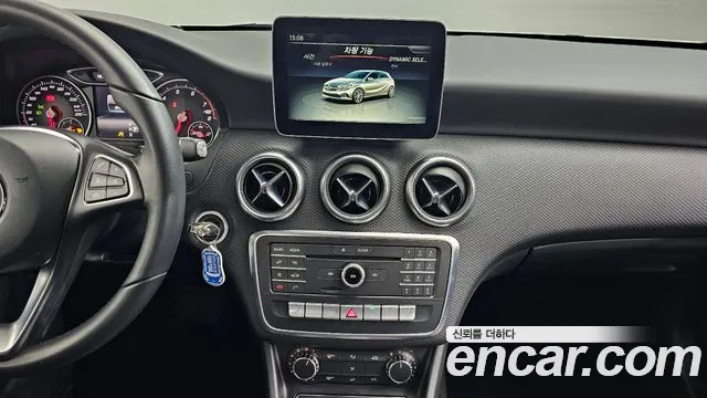 Mercedes-Benz A-Class 2017 — фото 16