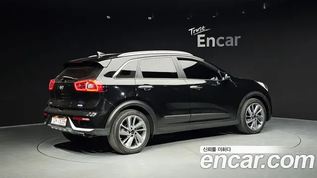 Kia Niro 2017 — фото 2